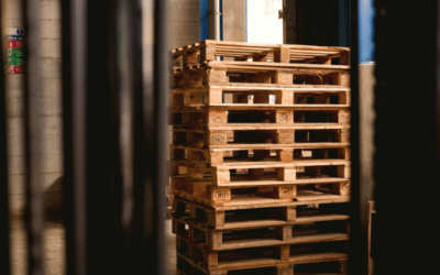 Stacking pallets in transport